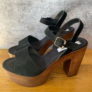 Steve Madden wooden platform sandal sandal, black suede, size 9.5 (40) Women’s